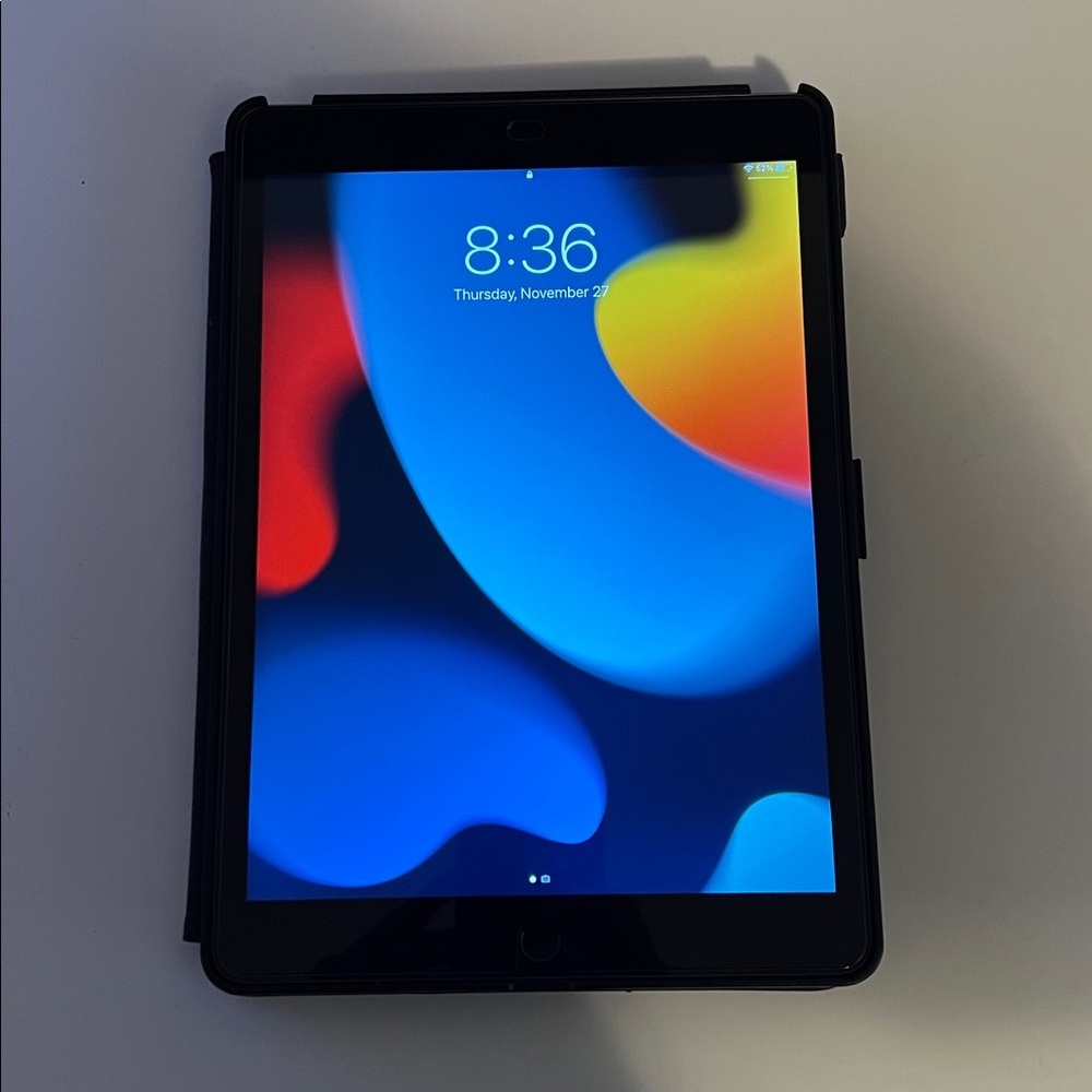 Apple IPad 9th Generation 10.2 inches 64GB like new come with Belkin book cover